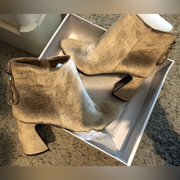 Grey Velvet booties NIB - Picture 4 of 6